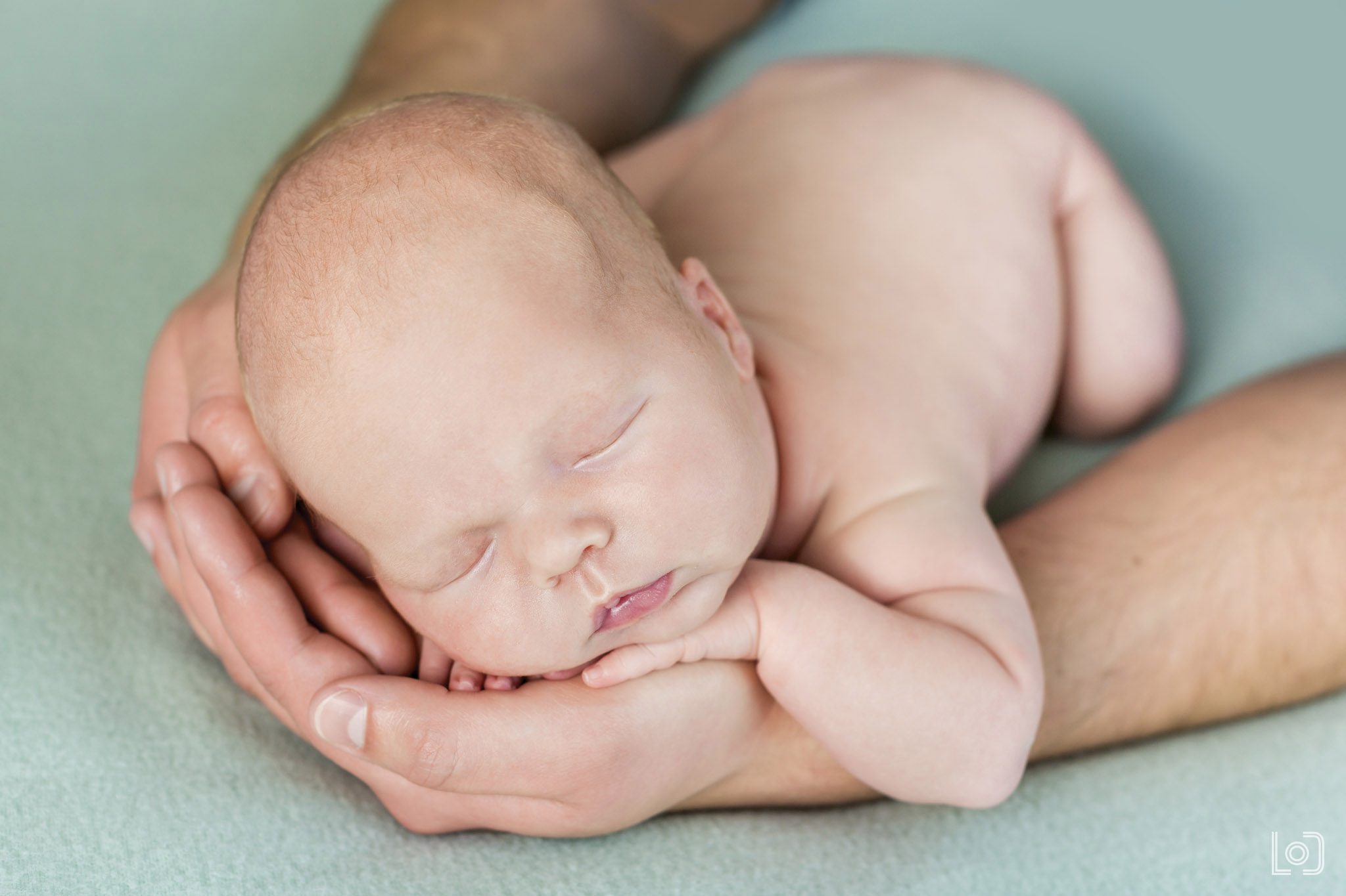 Newborn shoot van een pasgeboren baby in Nijmegen