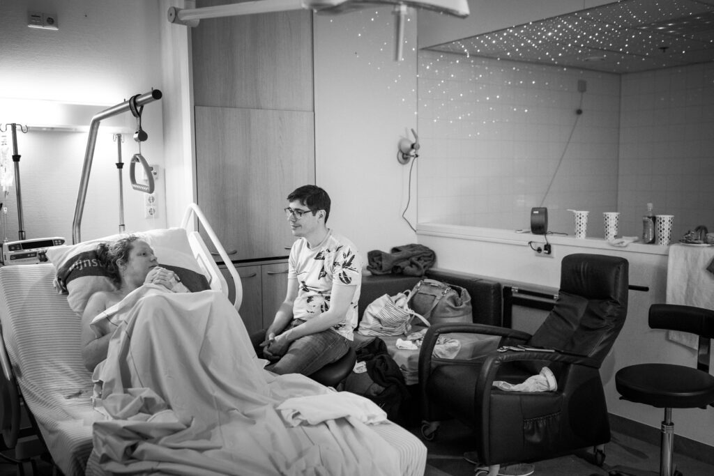 Kleine meid is net geboren in het Rijnstate in Arnhem.