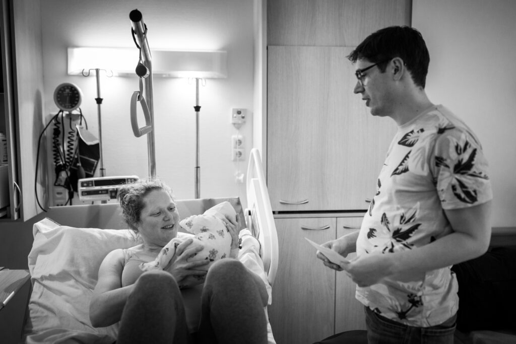 Kleine meid is net geboren in het Rijnstate in Arnhem.