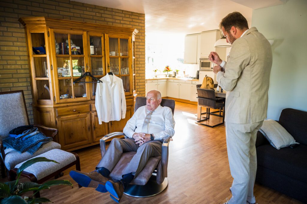 Voorbereidingen tijdens een trouwdag.