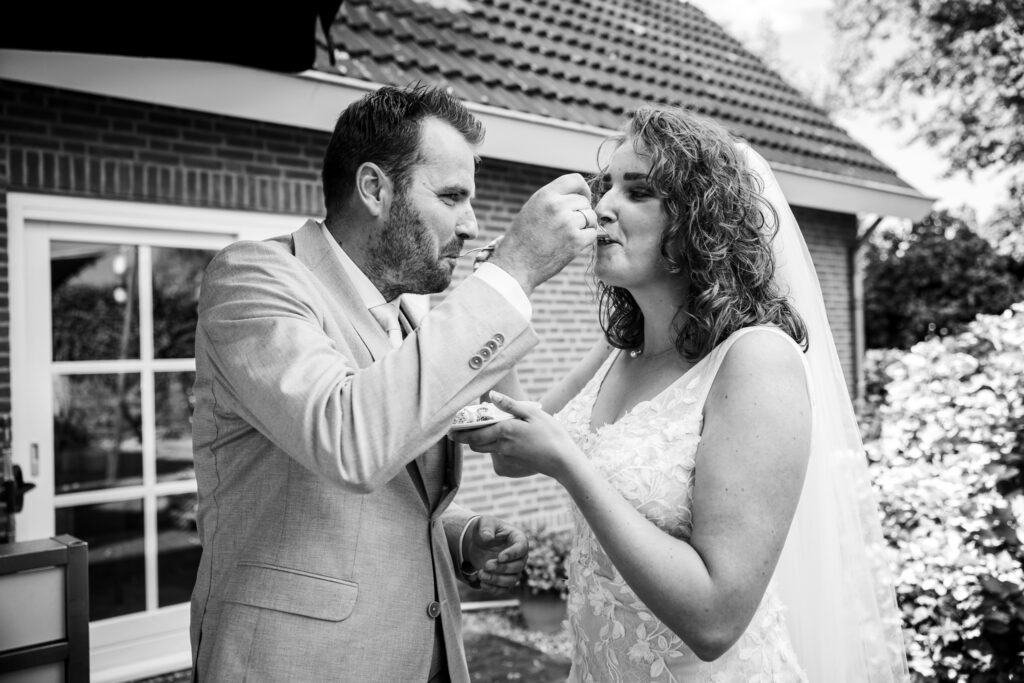 Borrel van een bruiloft in eigen tuin in 't Loo.