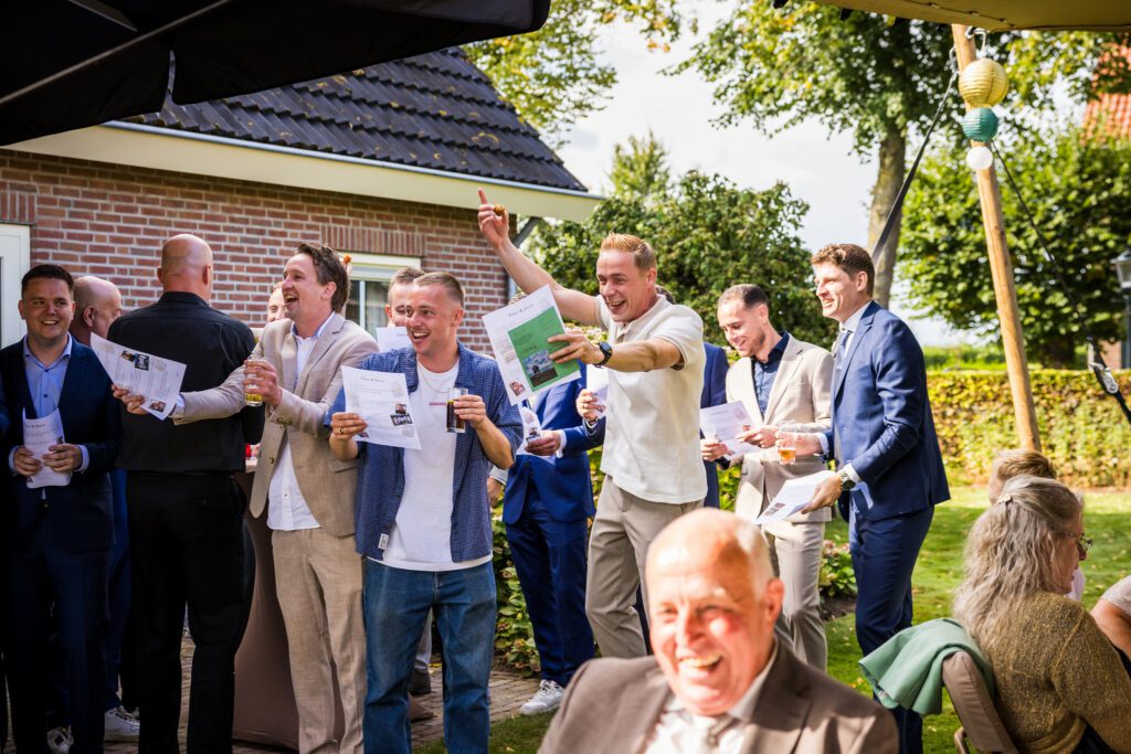 Borrel van een bruiloft in eigen tuin in 't Loo.