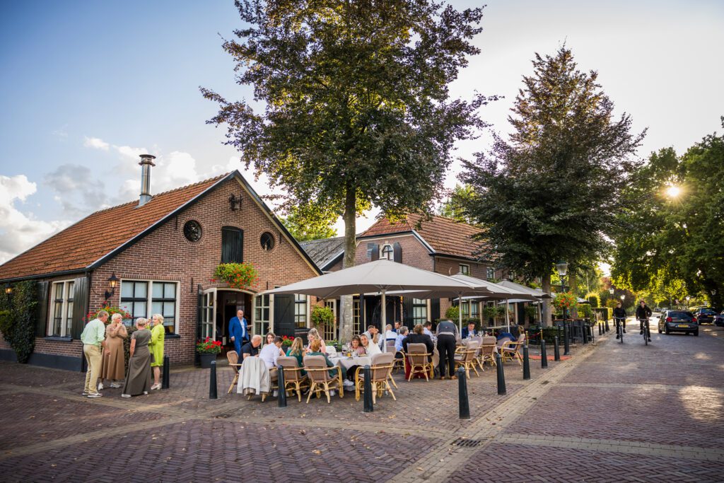 Diner tijdens een bruiloft in 't Loo.