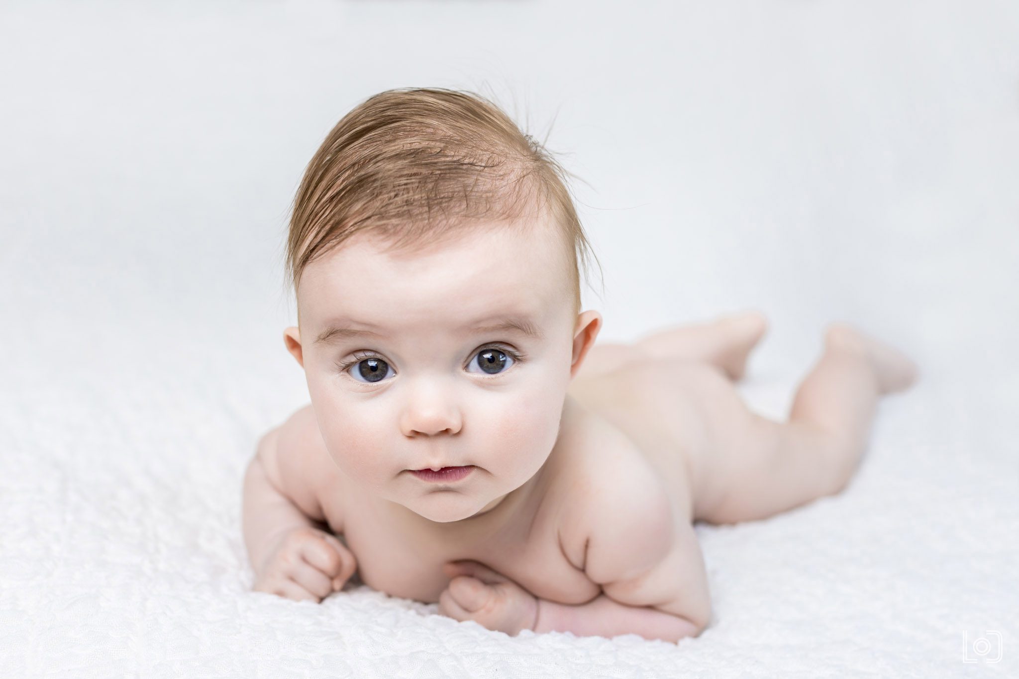 Vier maanden oude baby in de fotostudio in Beuningen