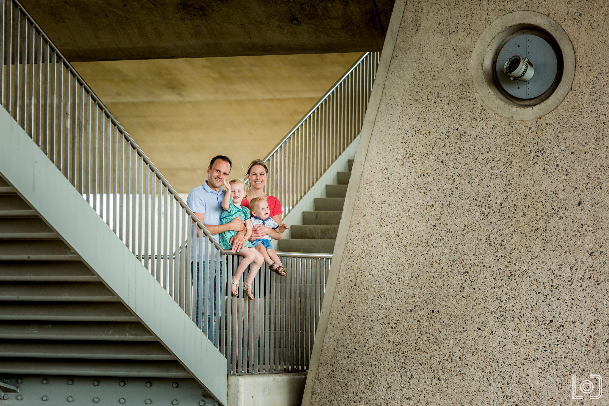 Gezinsreportage onder de brug bij Vasim in Nijmegen