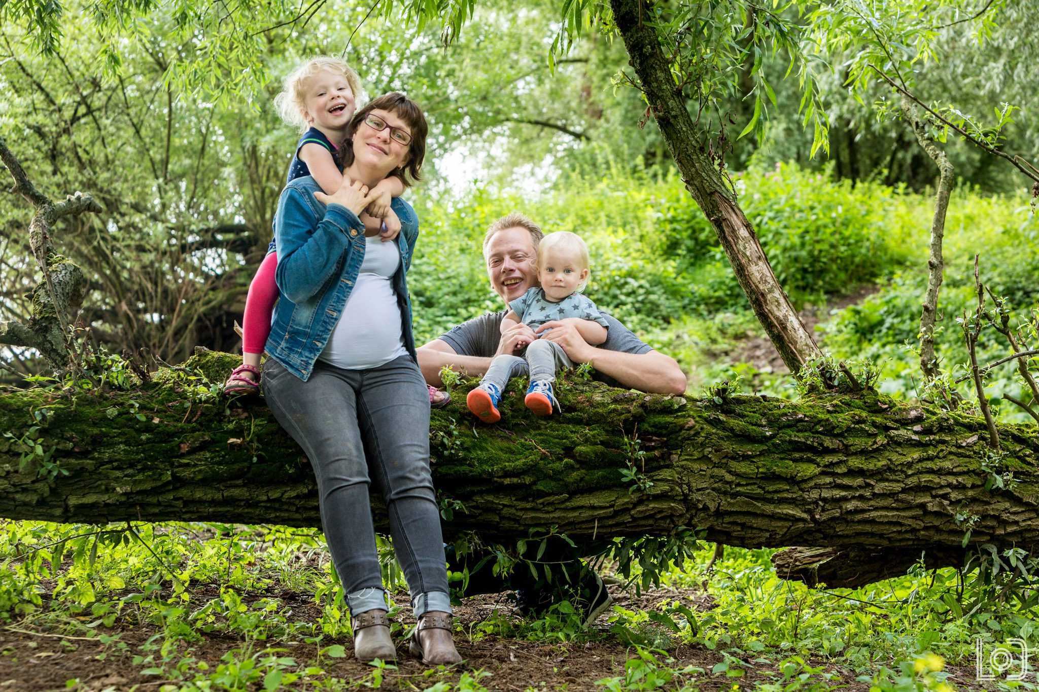 Gezinsshoot zwangerschapsfoto's in Beuningen bij Nijmegen