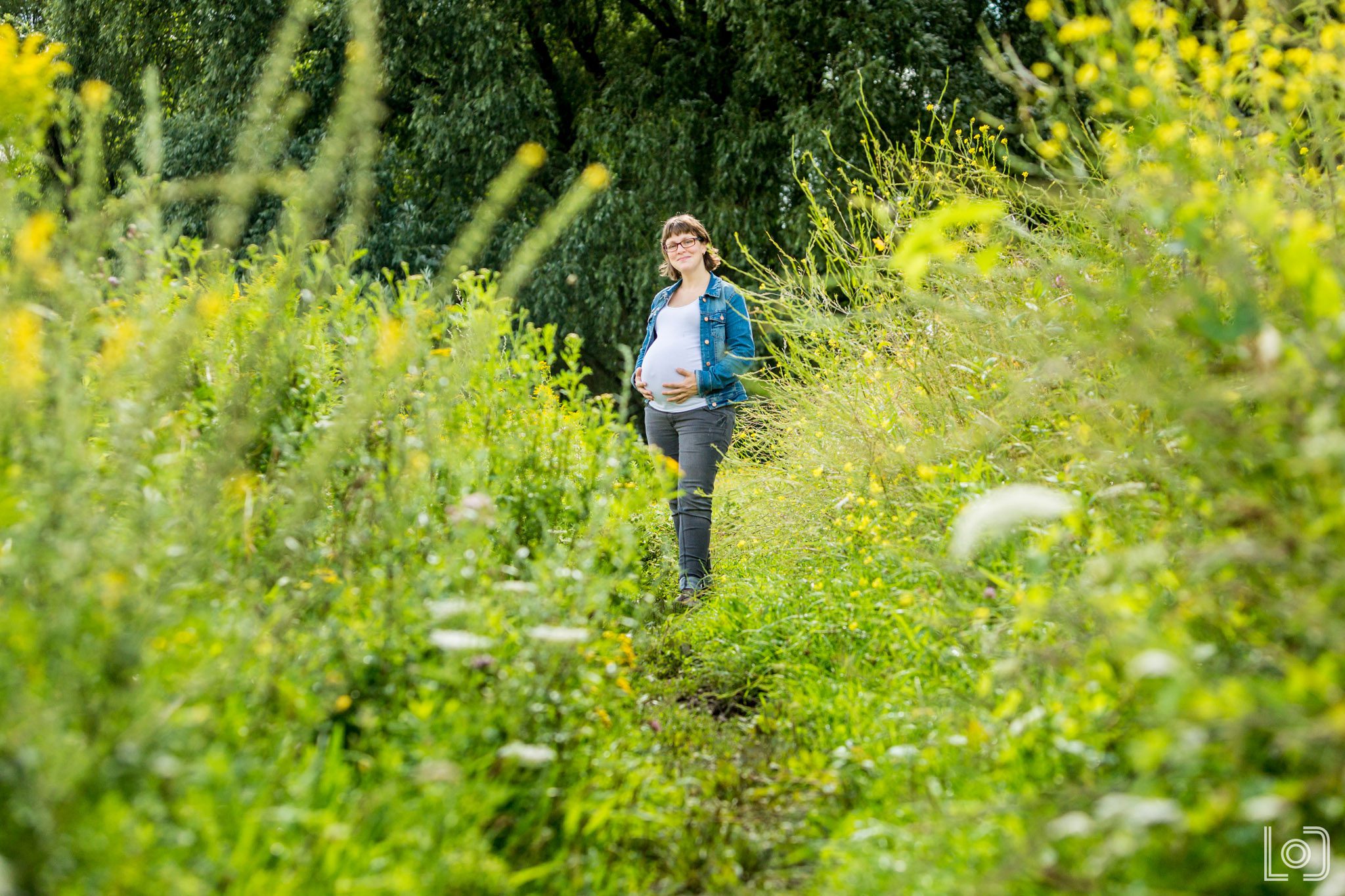 Zwangerschapsshoot in de buitenlucht, uiterwaarden Beuningen