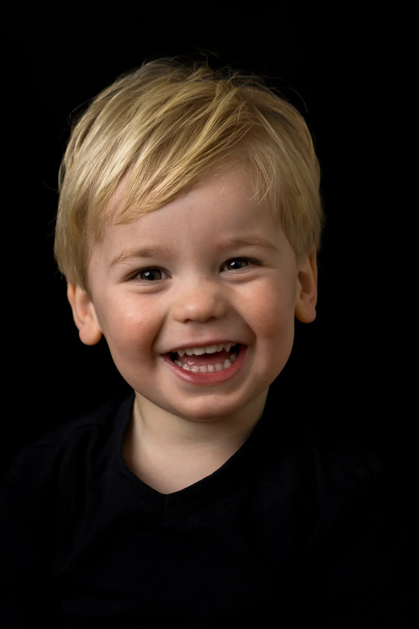 Portret van een blond jongetje